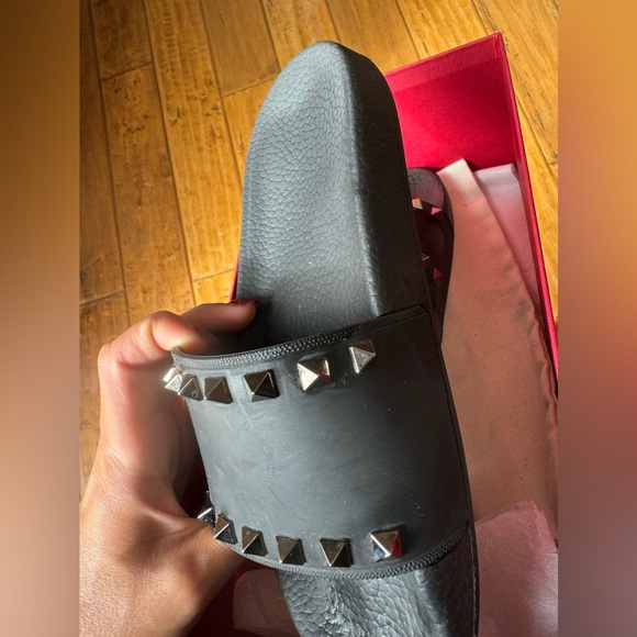 Valentino pool slides size 7 - Picture 2 of 2